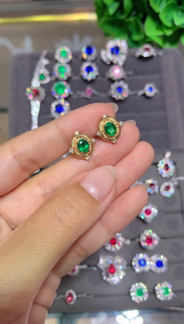 18K金镶嵌耳饰祖母绿h****61.01CT