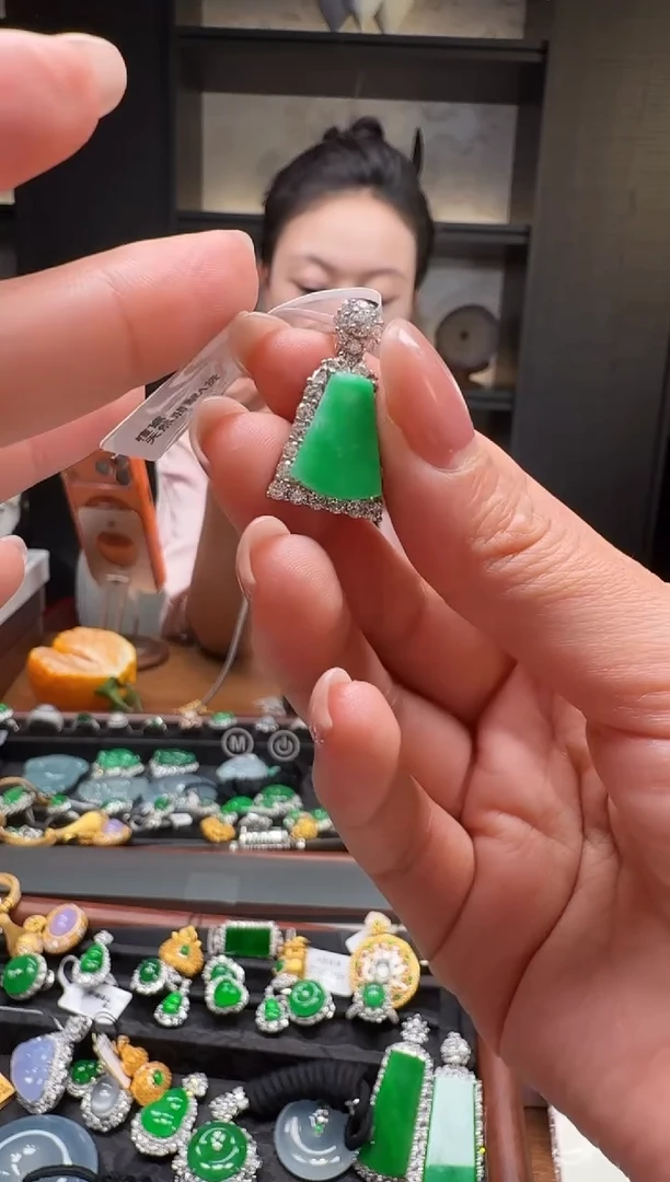 颈饰银S925镶嵌翡翠吊坠50