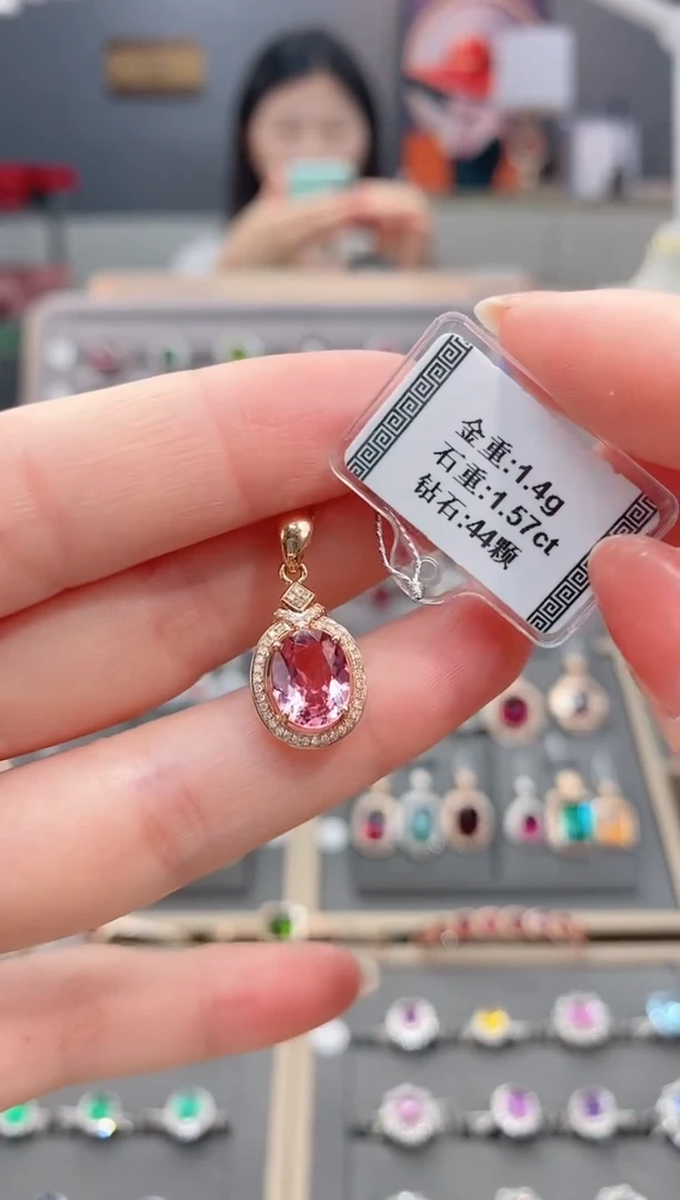 颈饰18K金镶嵌碧玺1.57