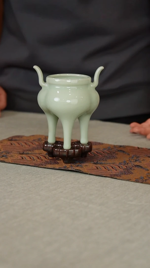 【闪购商品】239-5高足桥耳鬲式炉（黄柯手签）