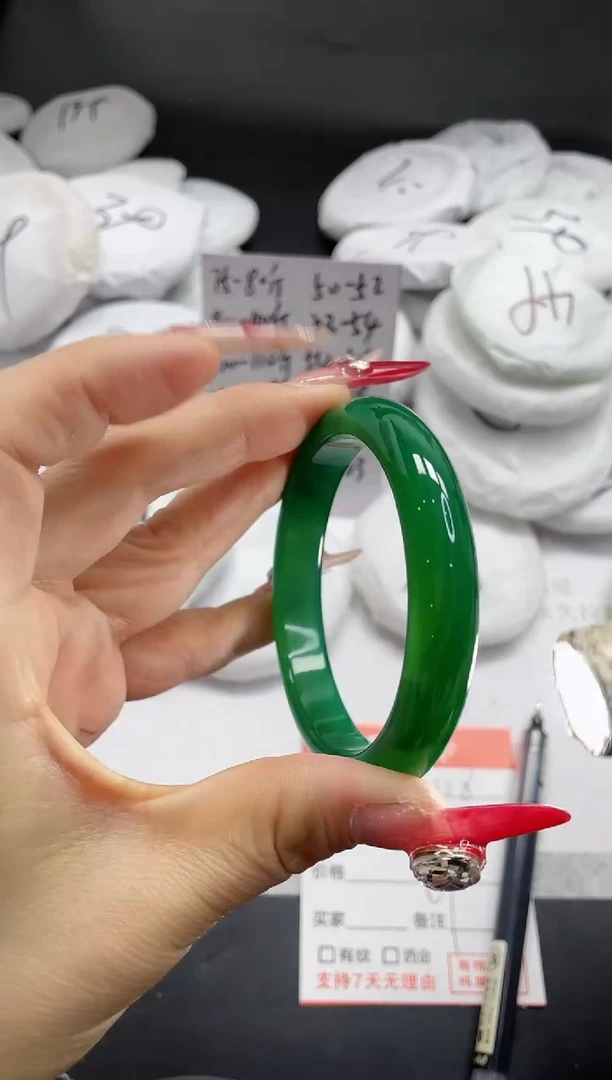 【闪购商品】石英质玉手镯未镶嵌118