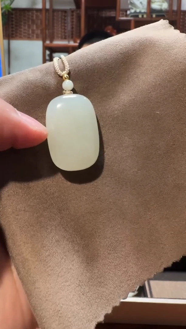 【闪购商品】和田玉吊坠未镶嵌1429面包牌
