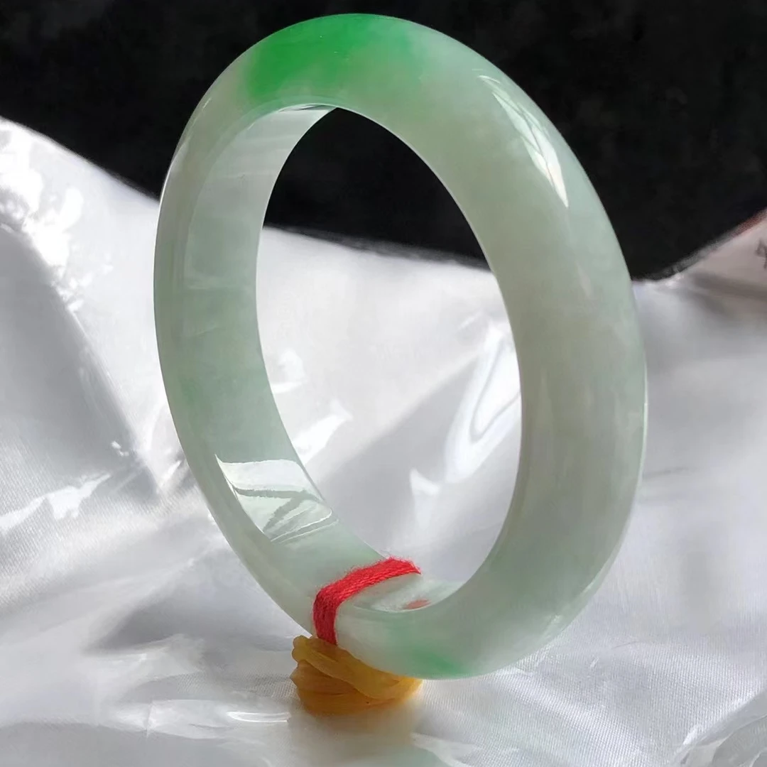 飘绿翡翠正圈手镯