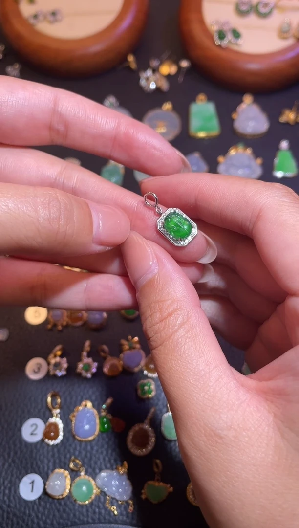 颈饰银S925镶嵌翡翠a货翡翠