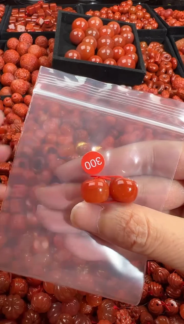 南红玛瑙未镶嵌颈饰1