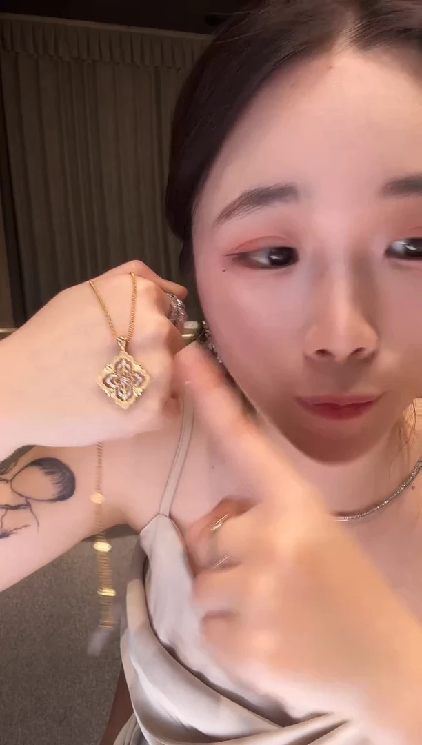 铂Pt950镶嵌项链钻石布布四叶草