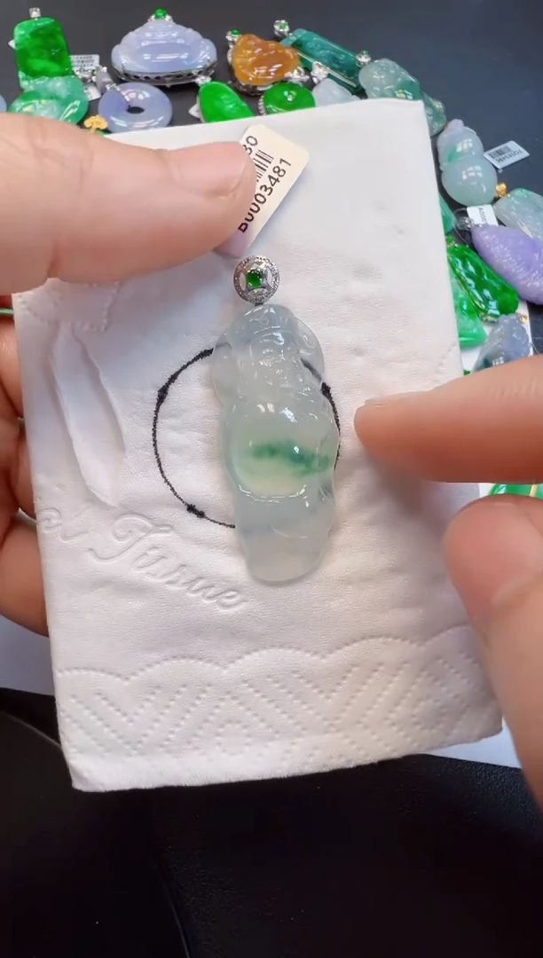 【闪购商品】翡翠吊坠(不含链)18K金镶嵌8800