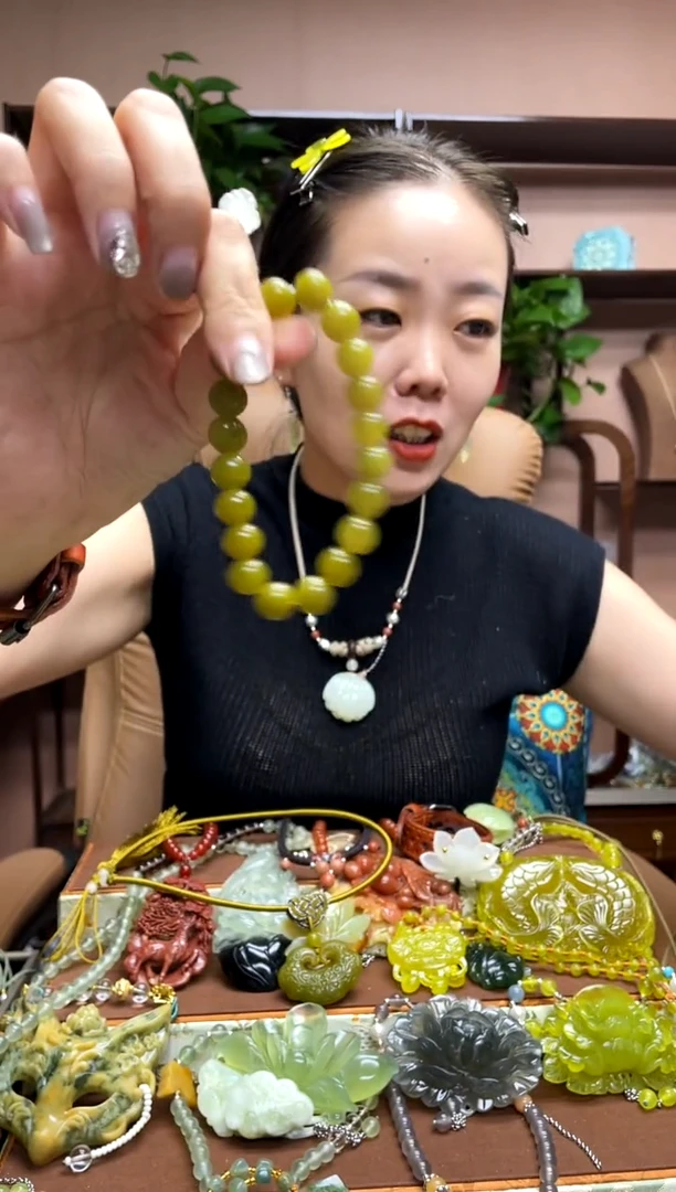 未镶嵌岫玉吊坠多样性发货发其中之一