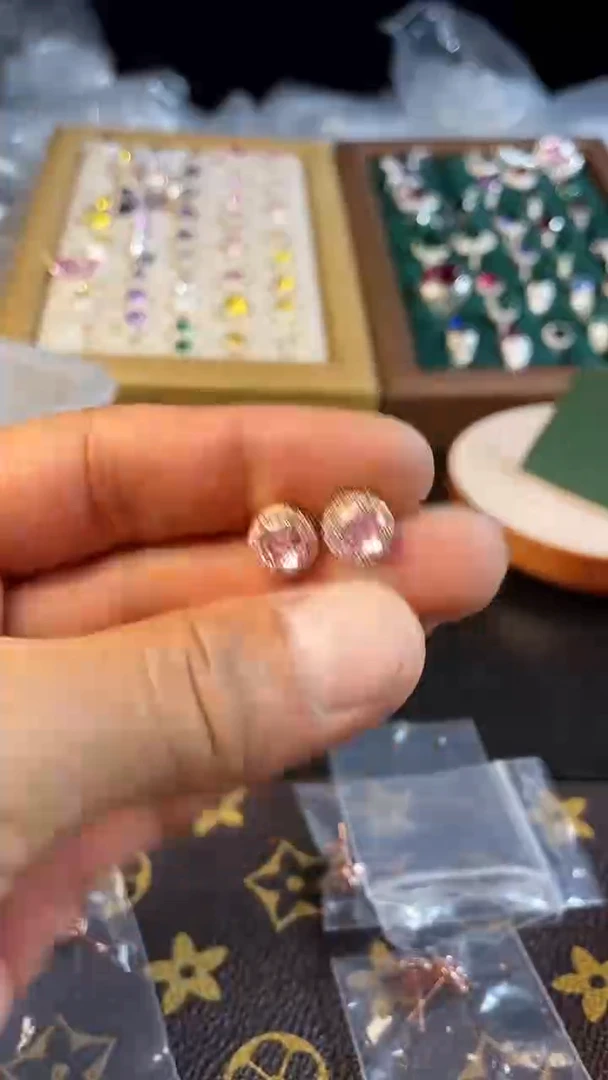 合金合成钻石轻奢女耳钉1.0