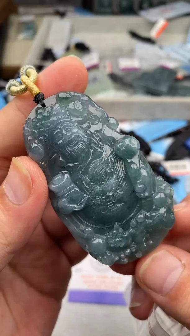 翡翠未镶嵌颈饰多样性发其一