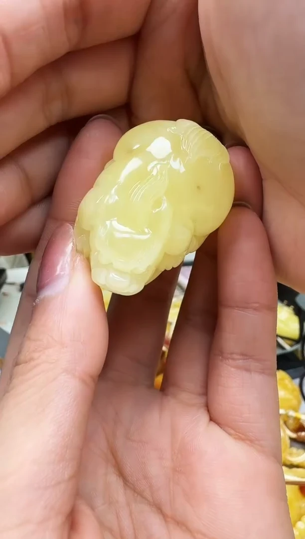 【闪购商品】琥珀裸石未镶嵌挂坠