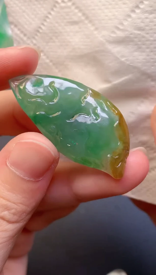 颈饰未镶嵌翡翠