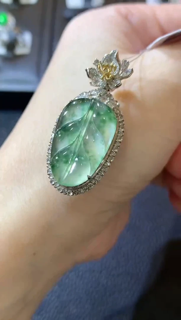 【闪购商品】翡翠吊坠(不含链)18K金镶嵌C64 