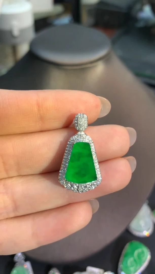 【闪购商品】翡翠吊坠(不含链)18K金镶嵌吊坠