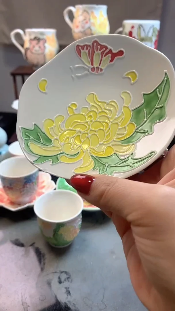 一味*手绘*彩蝶戏菊碟