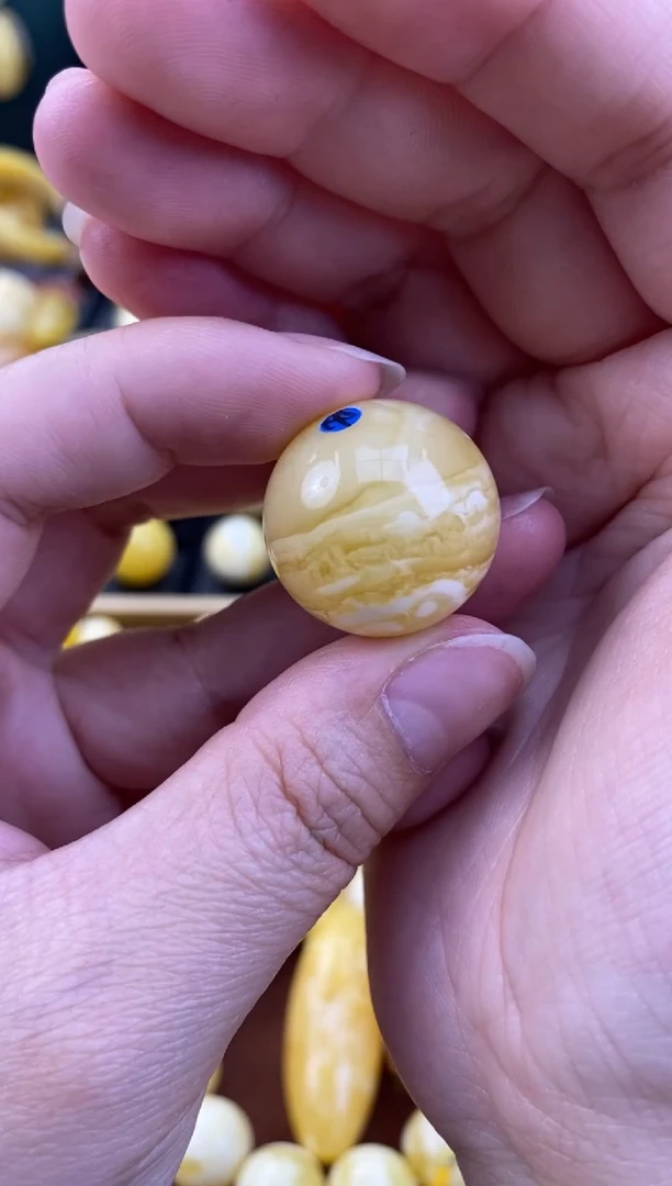 未镶嵌琥珀裸石月.25/卡22mm