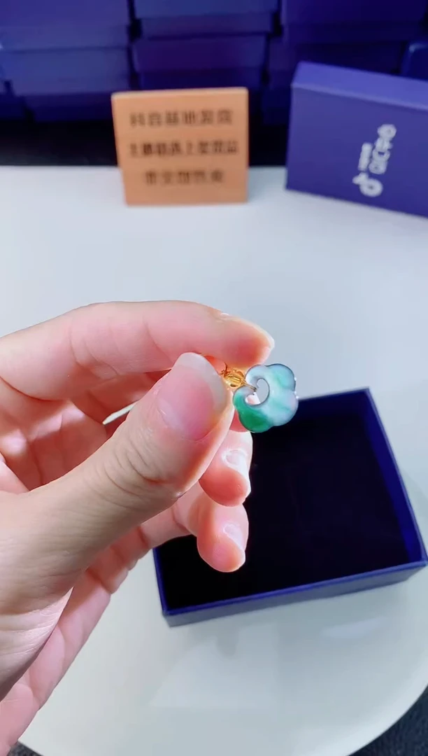 翡翠未镶嵌颈饰111111111