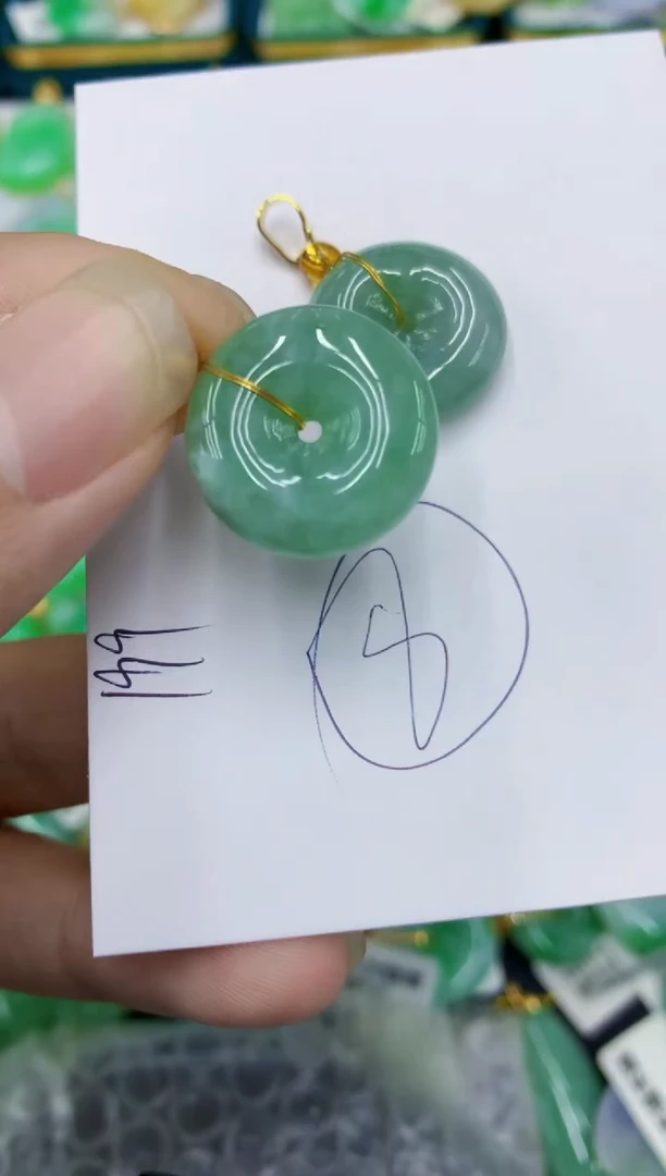 翡翠未镶嵌颈饰1111111111多样性发其一