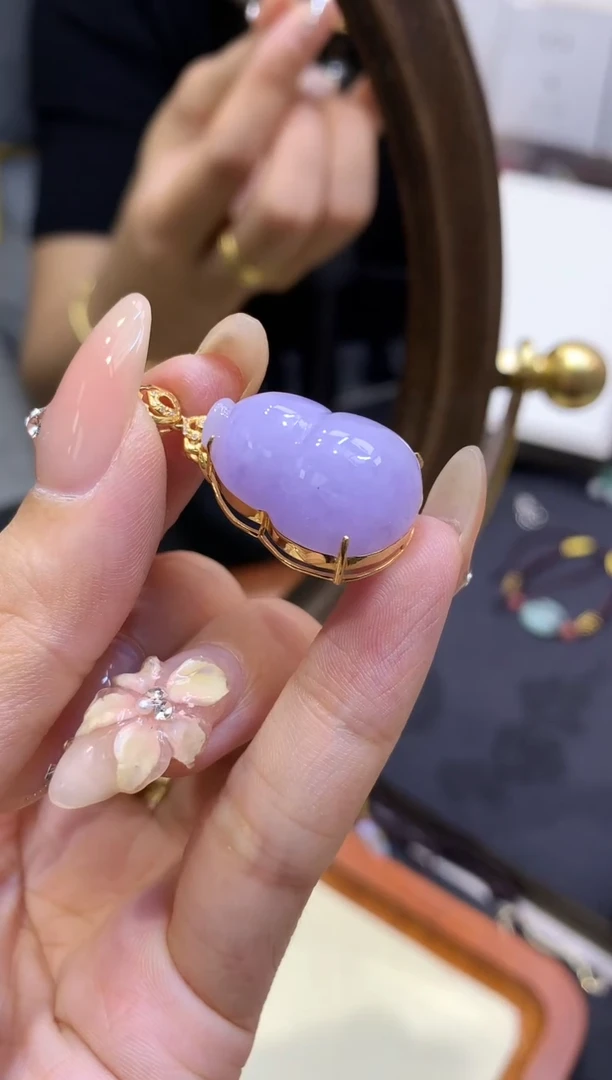 18K金镶嵌挂件翡翠葫芦