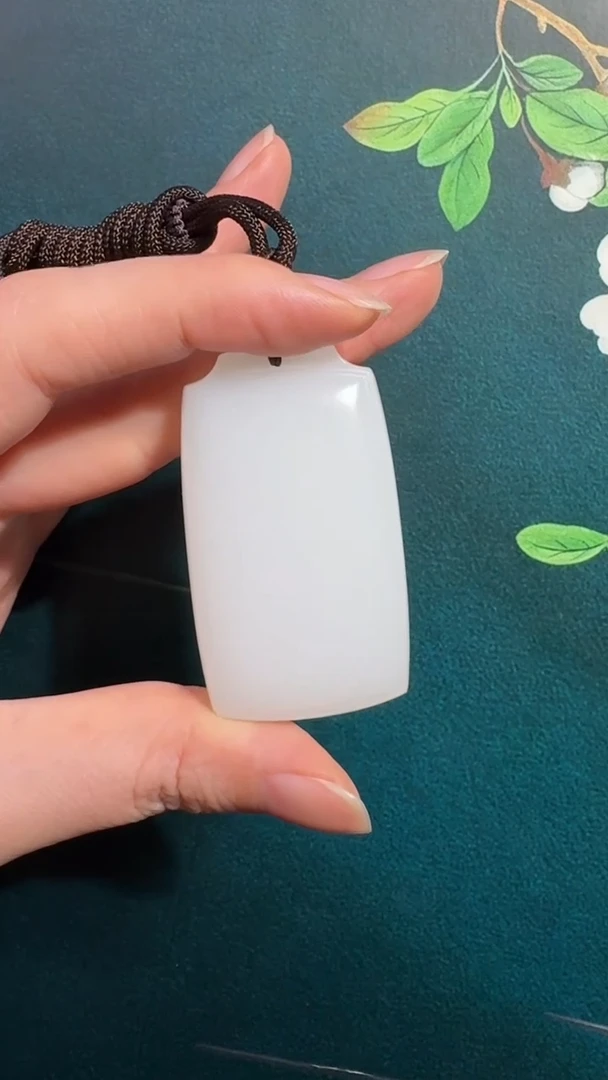 颈饰未镶嵌和田玉吊坠