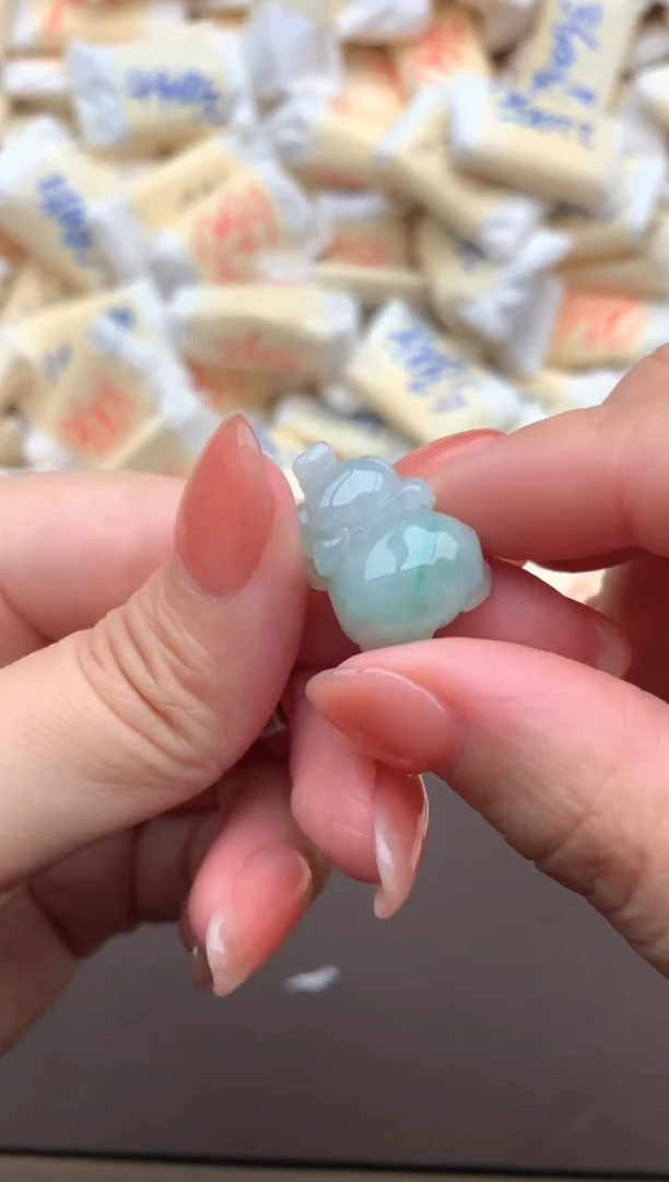 【闪购商品】翡翠挂件未镶嵌一