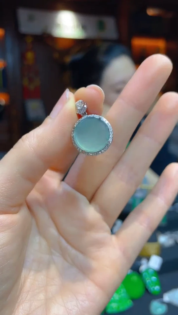 【闪购商品】翡翠颈饰银S925镶嵌000天然A货翡翠吊坠