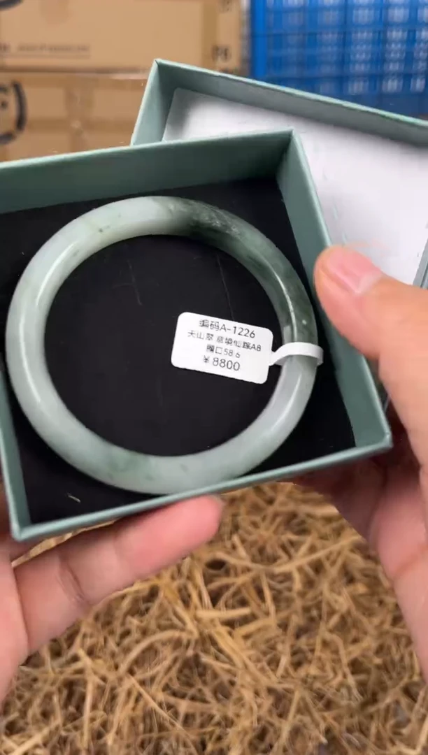 未镶嵌手镯石英质玉0