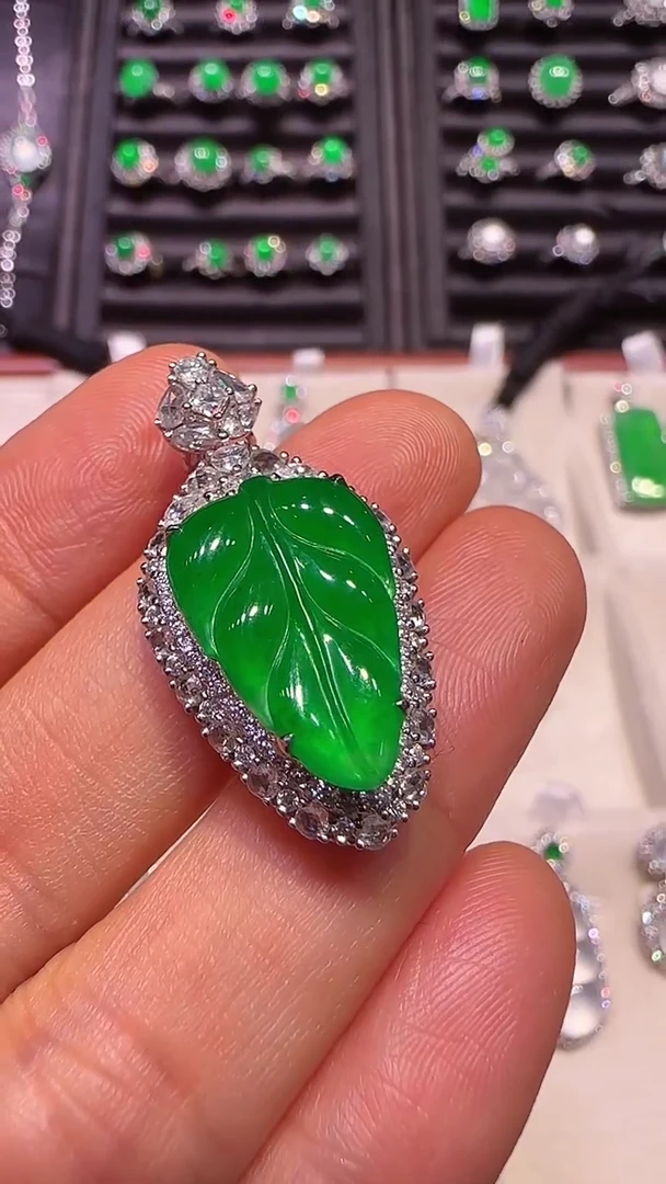 【闪购商品】翡翠颈饰18K金镶嵌树叶