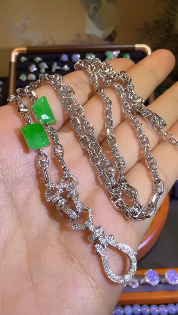 【闪购商品】翡翠颈饰18K金镶嵌精工重金版小猪鼻马蹄扣（多种戴法）