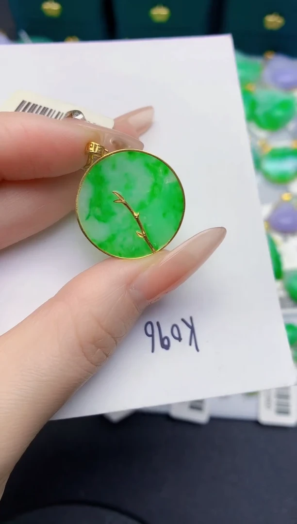 颈饰18K金镶嵌翡翠缅甸天然翡翠A货