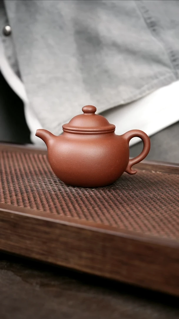 茶壶紫砂底槽清莲子