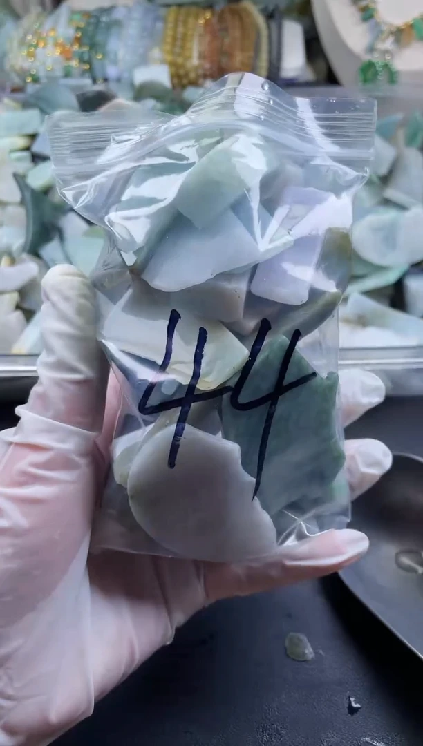 【闪购商品】翡翠颈饰未镶嵌天然翡翠边角大号500克44