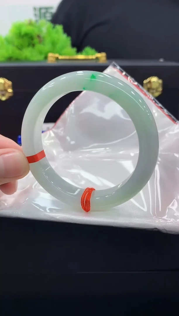 翡翠手镯未镶嵌手镯