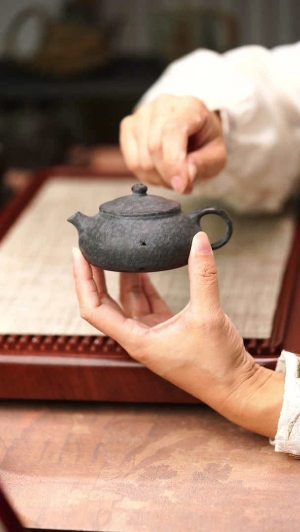 归玉堂冰碛岩重工雕刻小寒江壶150cc