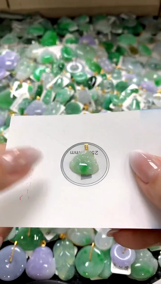 颈饰18K金镶嵌翡翠1111111111111111