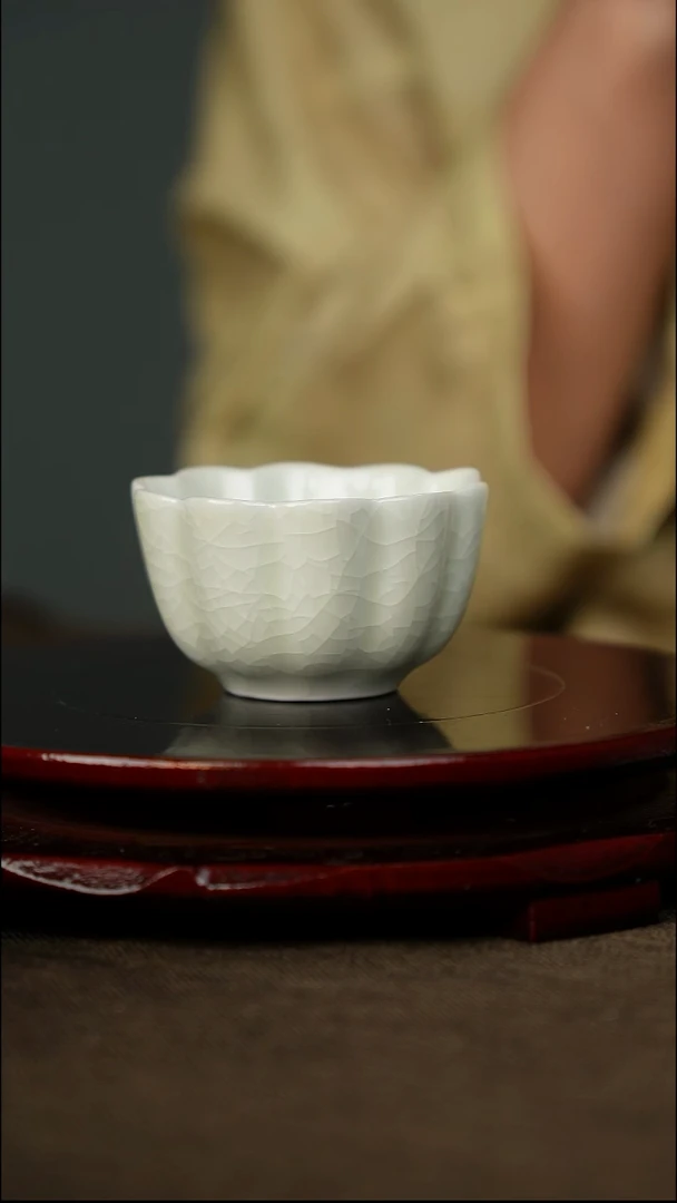 玉青 莲口杯 带底款