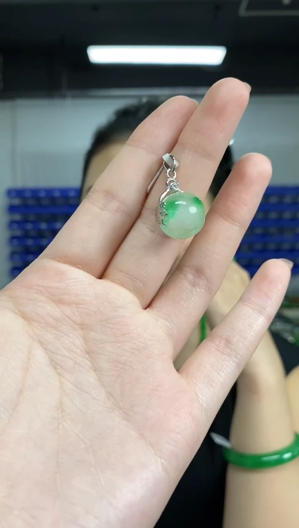 颈饰未镶嵌翡翠多样性发其一颜色微差