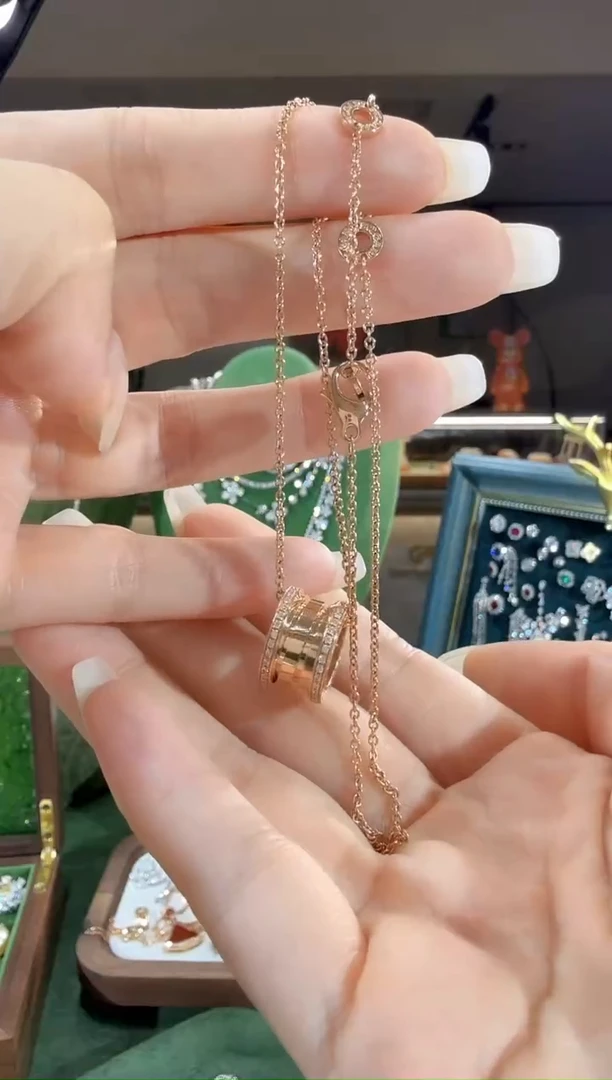 颈饰18K金镶嵌钻石项链