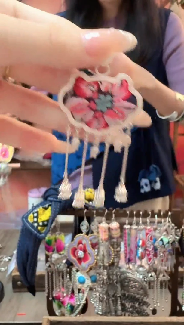 织绣云织谣民族风精美饰品   670