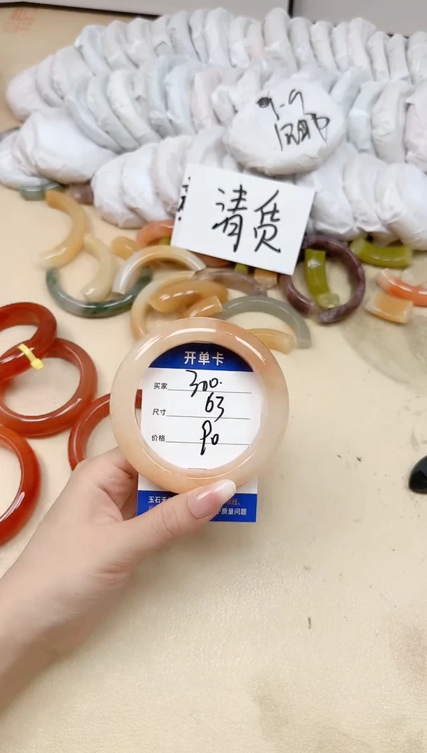 未镶嵌手镯石英质玉300/63