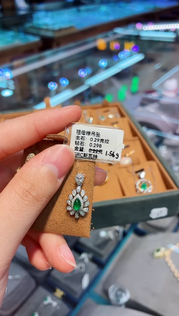吊坠(不含链)18K金镶嵌祖母绿0.29克拉