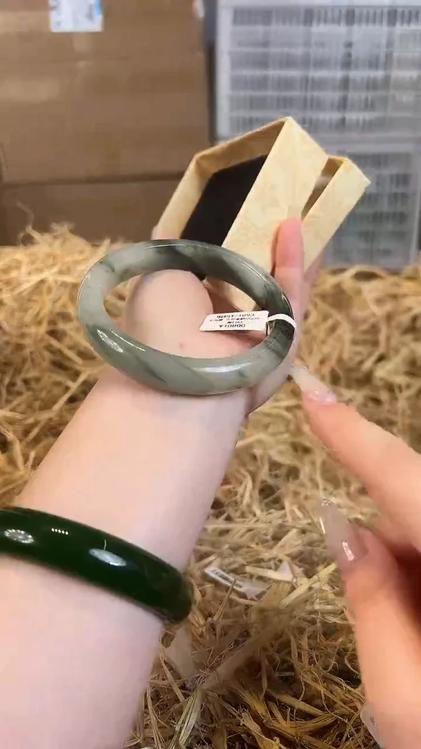 未镶嵌手镯石英质玉T1093