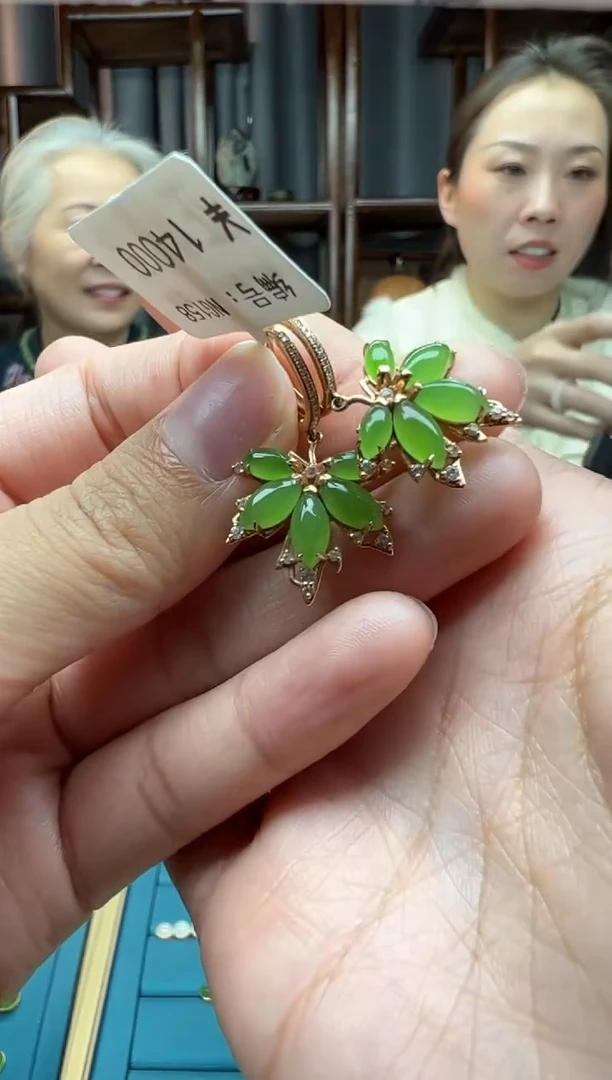 【闪购商品】和田玉颈饰18K金镶嵌耳钉