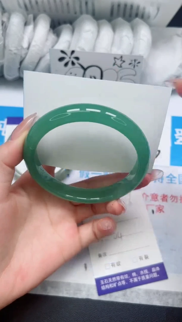 【闪购商品】石英质玉手镯未镶嵌56