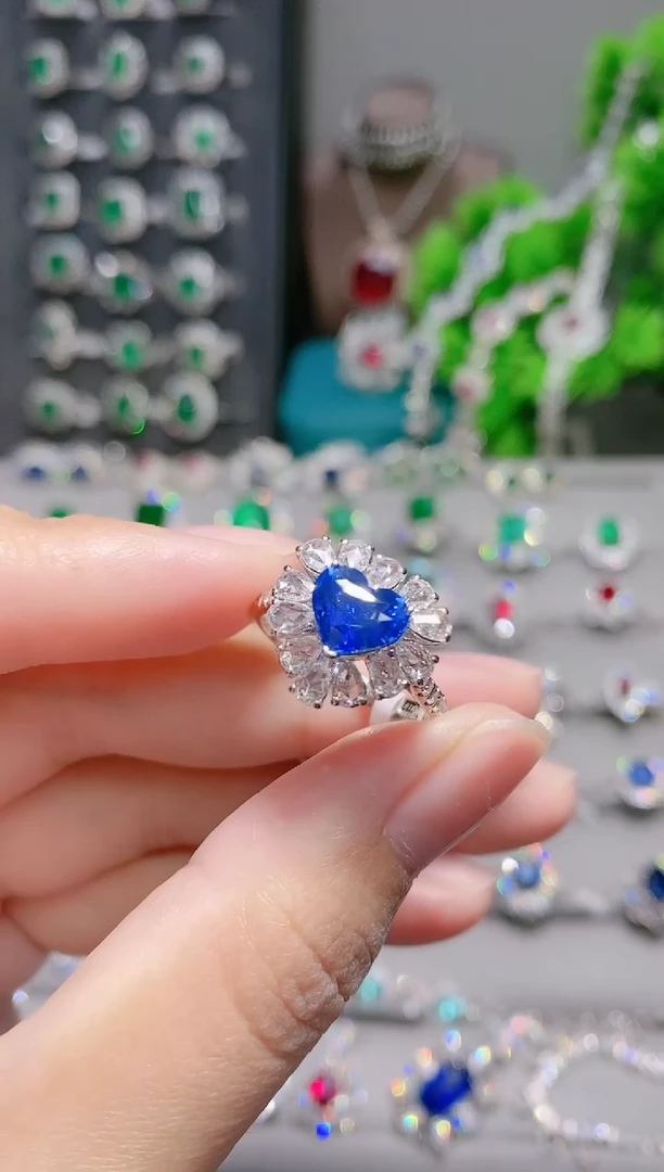 18K金戒指蓝宝石18K金镶嵌.