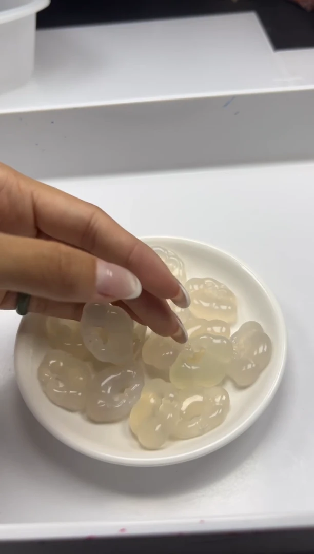 南红玛瑙银S800镶嵌颈饰x178荔枝冻大祥云*1颗