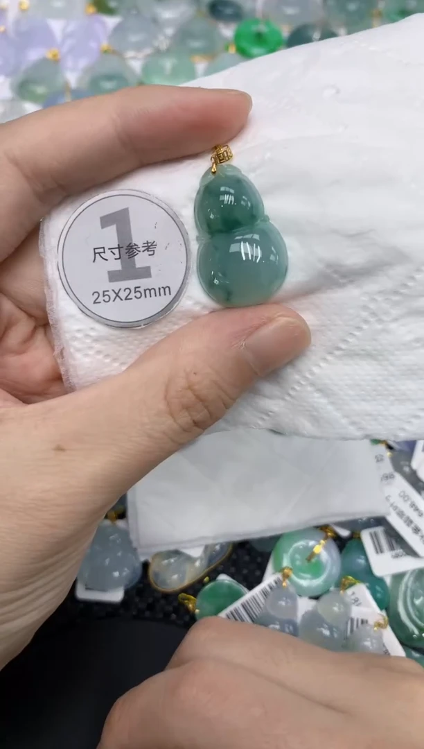 颈饰18K金镶嵌翡翠111111111