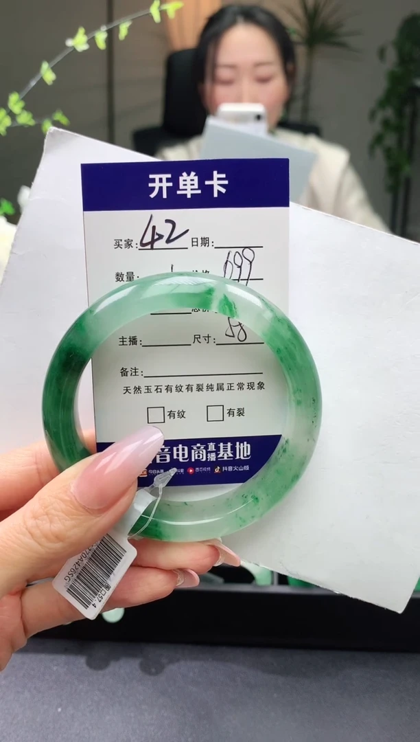 【闪购商品】石英质玉手镯未镶嵌序号42圈口58