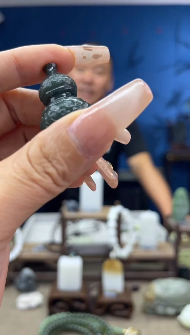 和田玉未镶嵌颈饰1