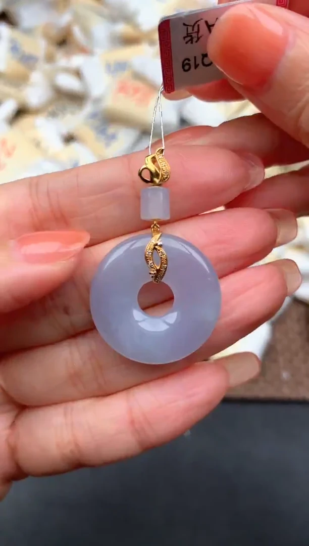 18K金镶嵌挂件翡翠1